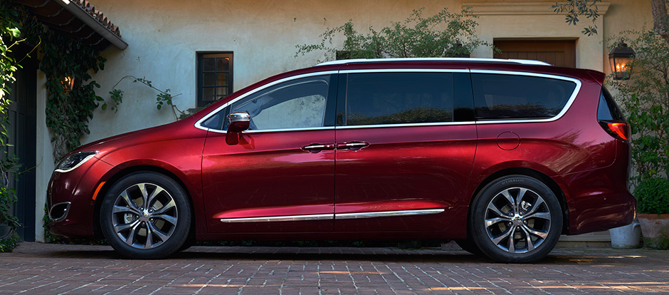 2017 Chrysler Pacifica Exterior Side View